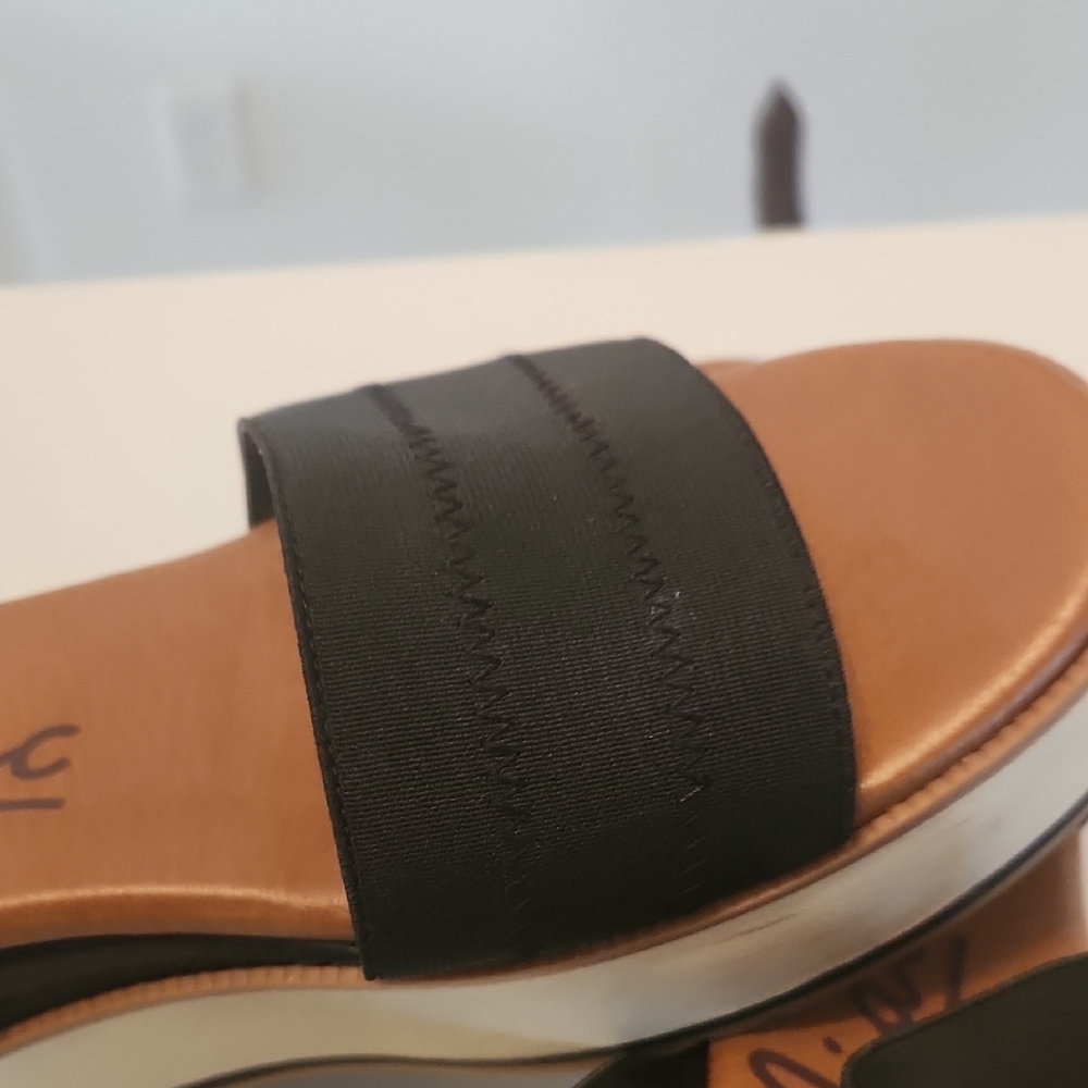 Zodiac Black and White Platform Sandals - Picture 6 of 6